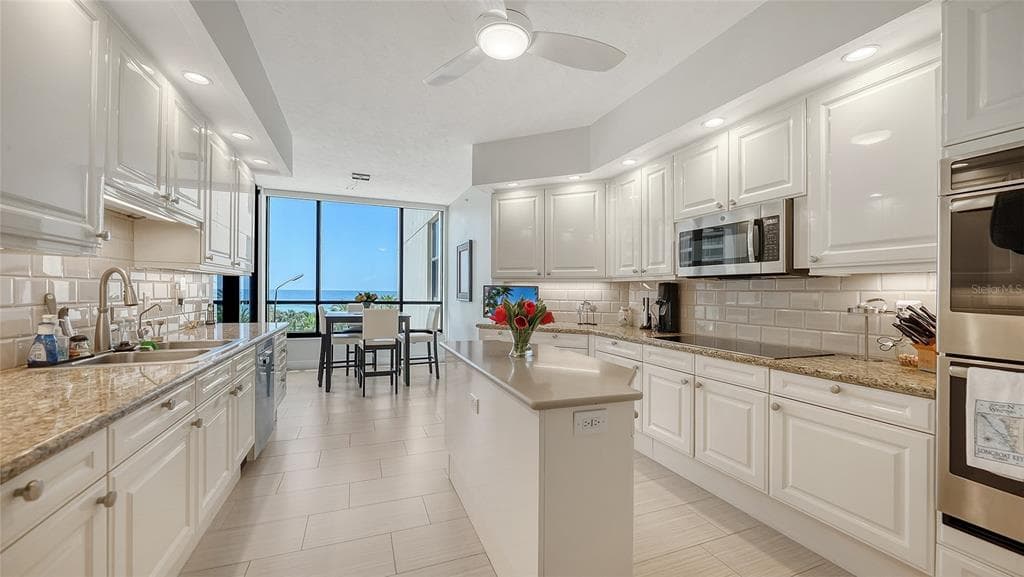 1241 GULF OF MEXICO DRIVE 303 photo 20