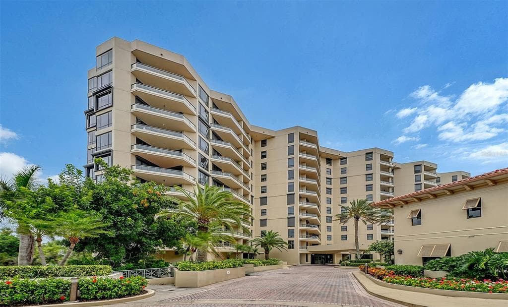 1241 GULF OF MEXICO DRIVE 303 photo 4