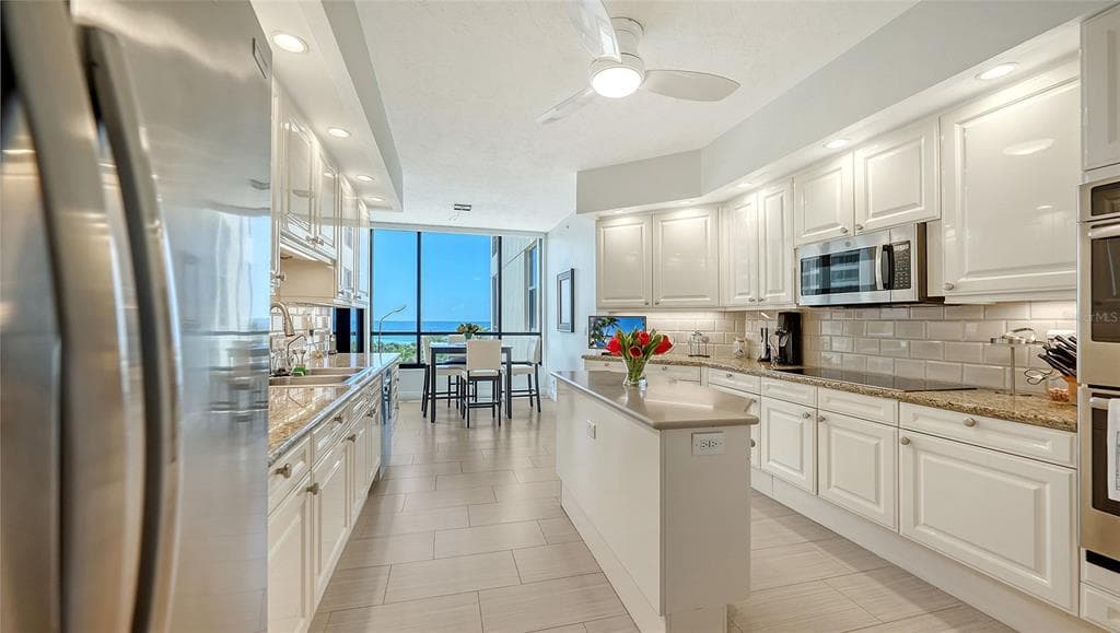 1241 GULF OF MEXICO DRIVE 303 photo 21
