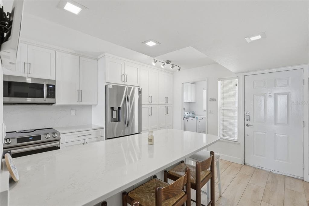 6081 BAHIA DEL MAR CIRCLE 251 photo 3