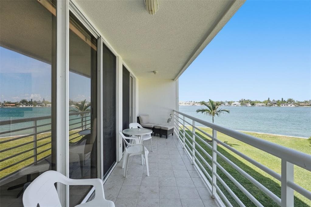 6081 BAHIA DEL MAR CIRCLE 251 photo 11