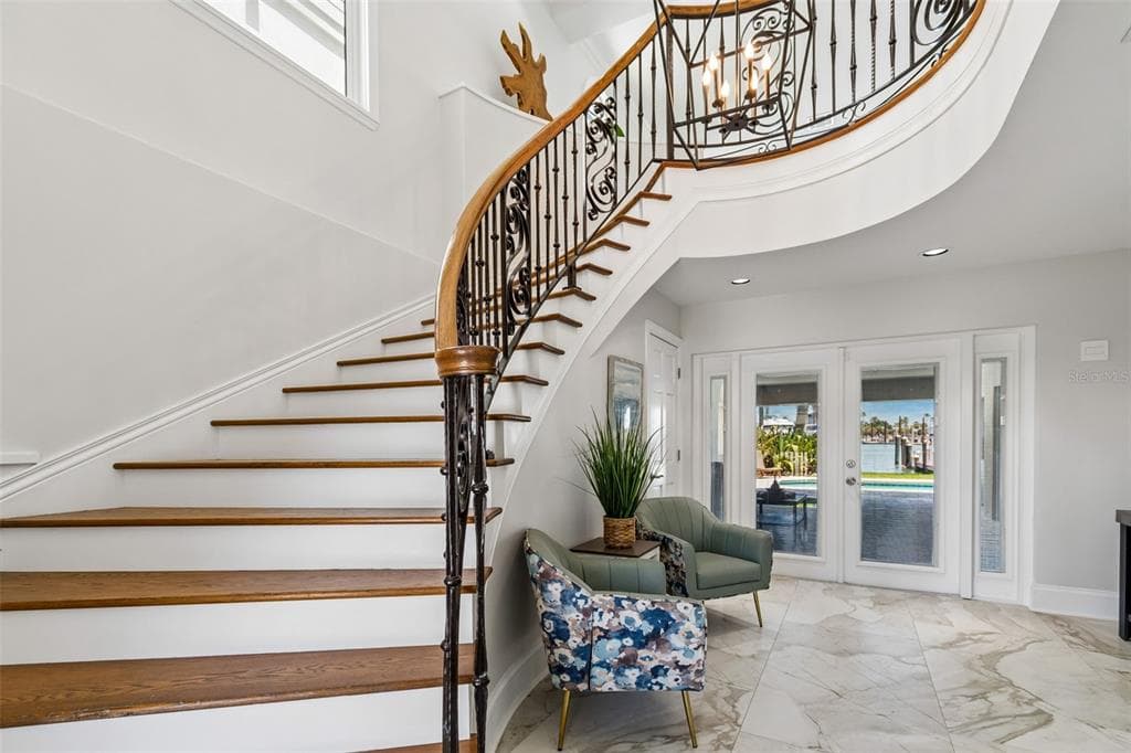 136 DEVON DRIVE photo 6