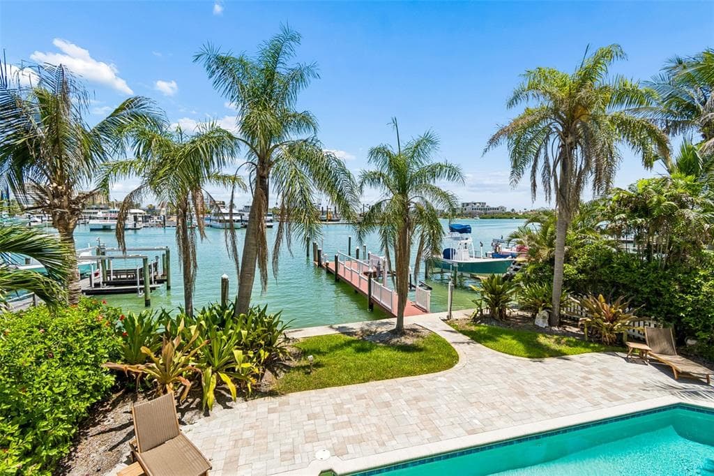 136 DEVON DRIVE photo 17