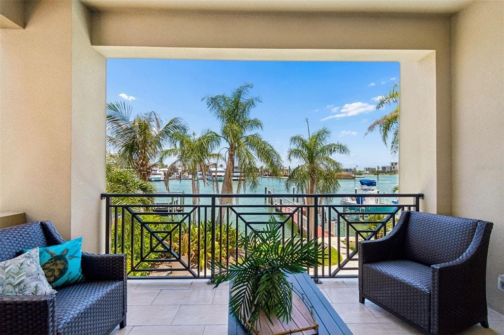 136 DEVON DRIVE photo 15