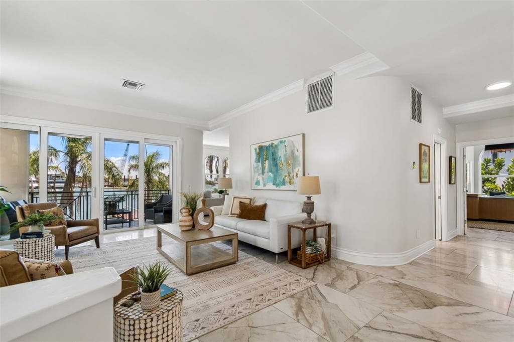 136 DEVON DRIVE photo 8