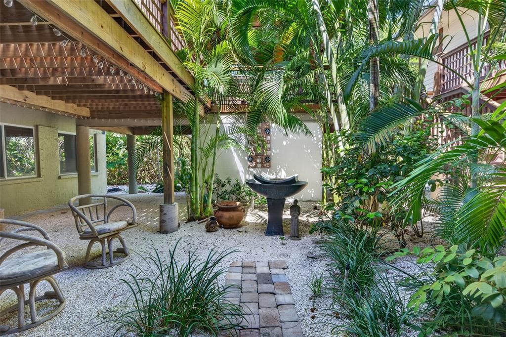 677 LANDS END DRIVE photo 24