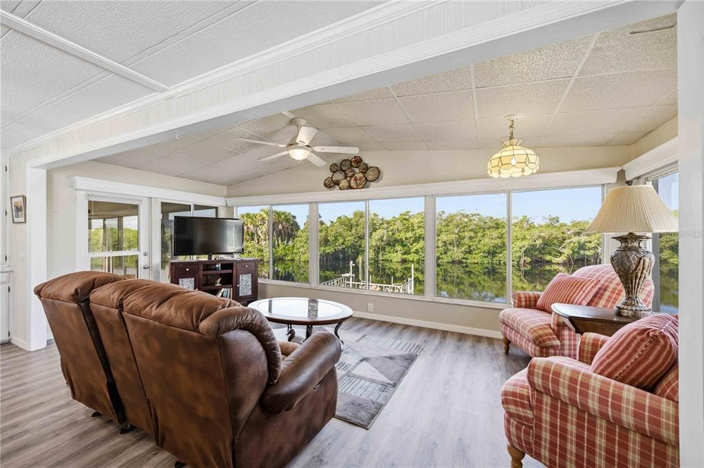 112 ISLAND POINT ROAD photo 6