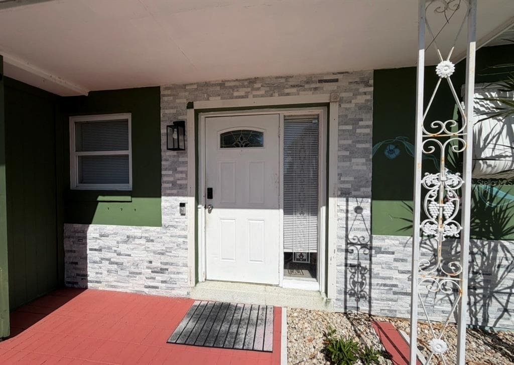 2201 AARON STREET photo 3