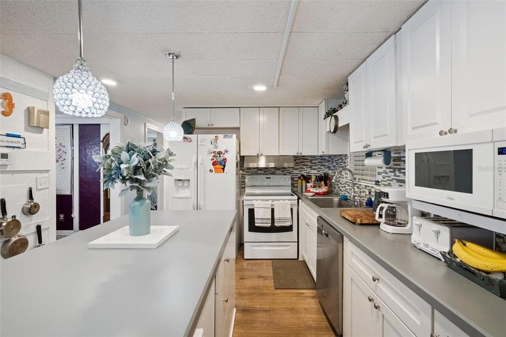 109 DOUGLAS STREET photo 13