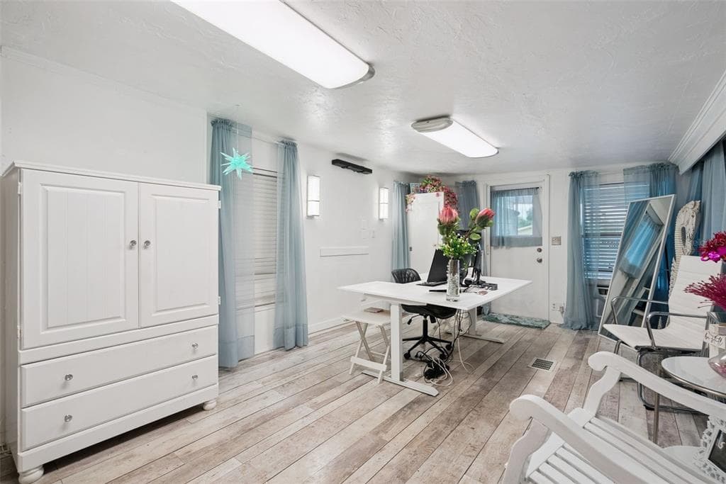 109 DOUGLAS STREET photo 24