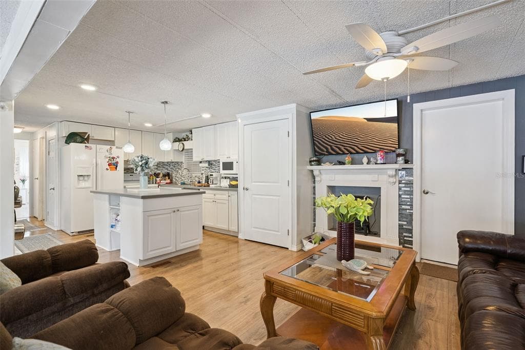 109 DOUGLAS STREET photo 10