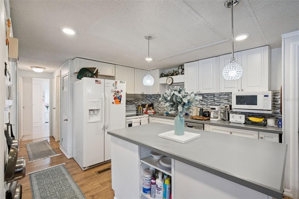 109 DOUGLAS STREET photo 14