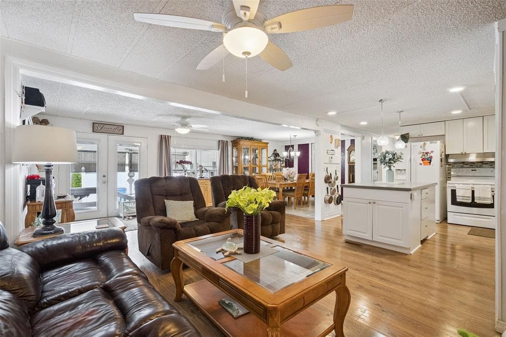 109 DOUGLAS STREET photo 11