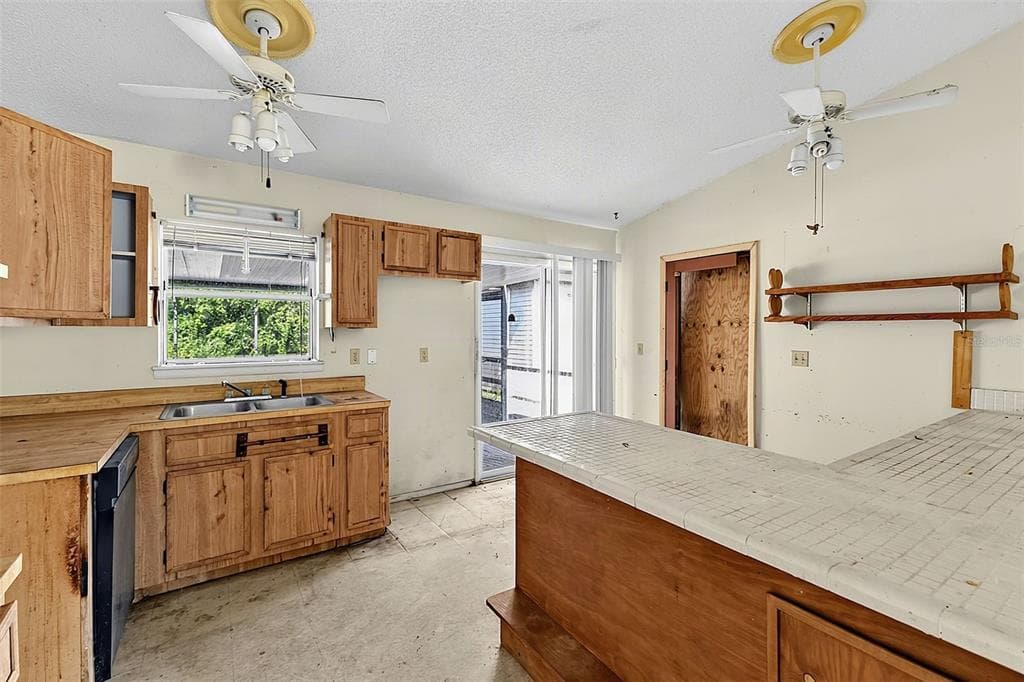 327 HARBOR BOULEVARD photo 16