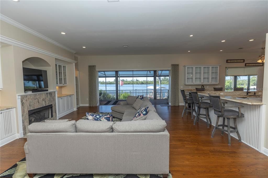 100 BUCCANEER BEND photo 6