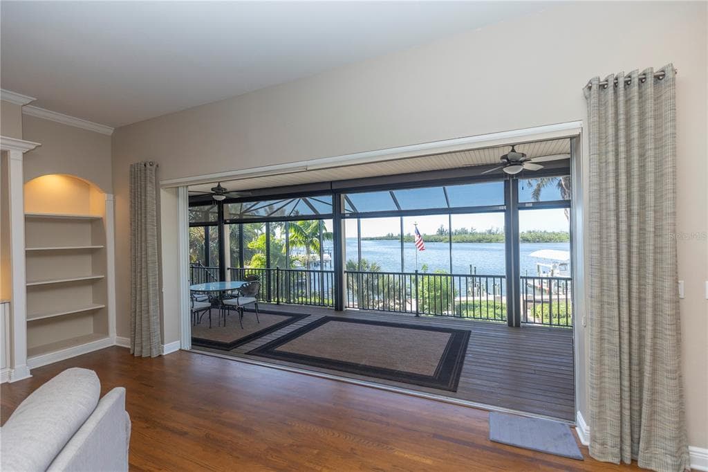 100 BUCCANEER BEND photo 12