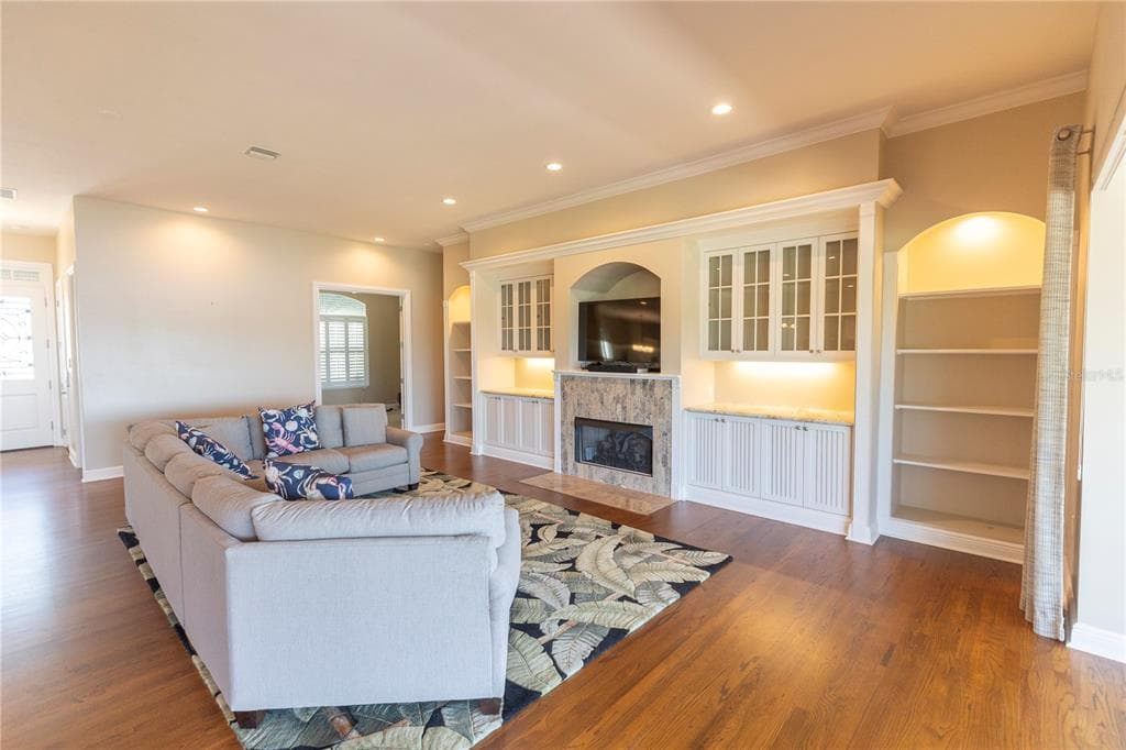 100 BUCCANEER BEND photo 9