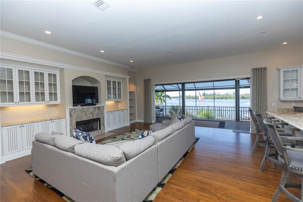 100 BUCCANEER BEND photo 11