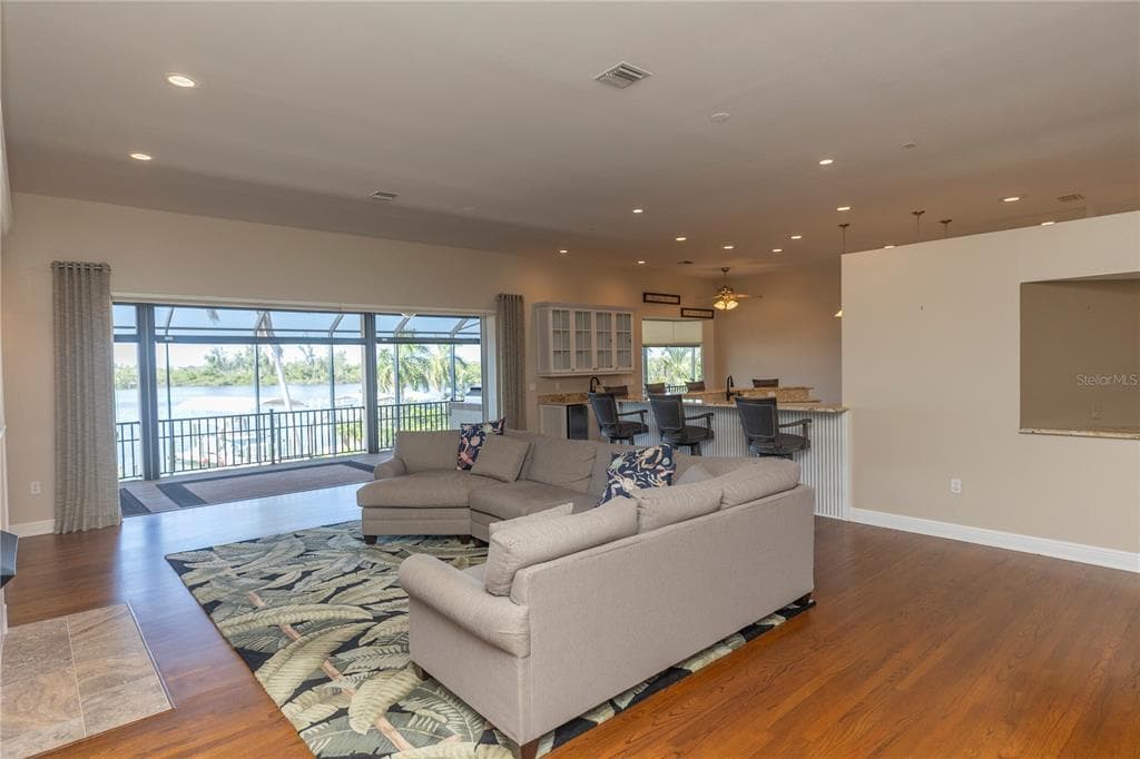 100 BUCCANEER BEND photo 8