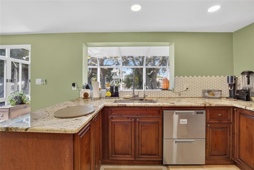 10718 DRUMMOND RD photo 16