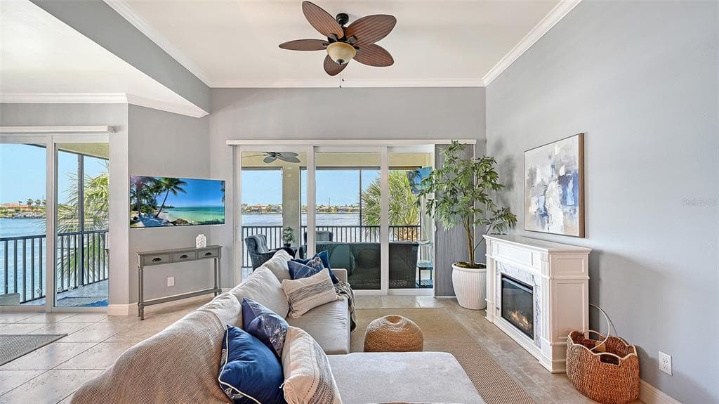 1041 RIVERSCAPE STREET 1041 photo 13