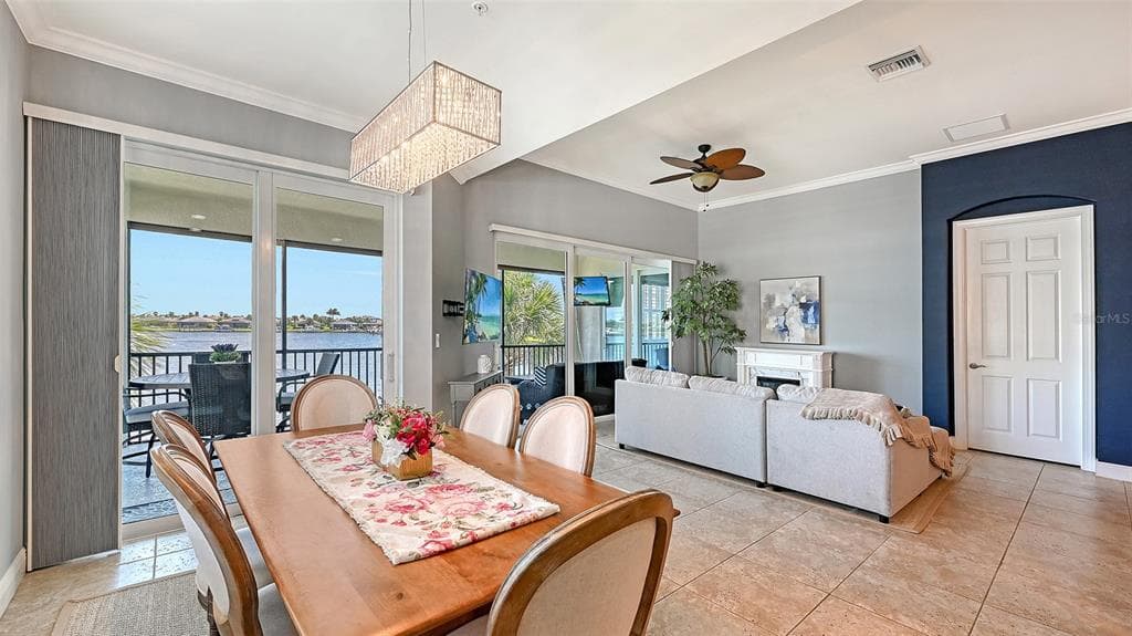 1041 RIVERSCAPE STREET 1041 photo 16