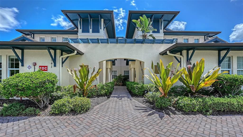 1041 RIVERSCAPE STREET 1041 photo 7