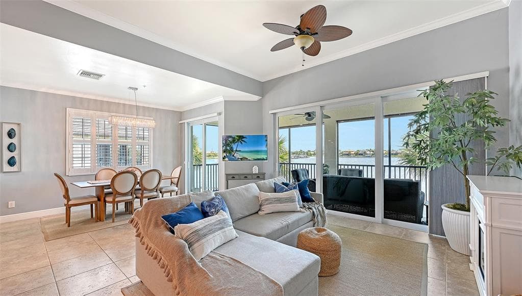 1041 RIVERSCAPE STREET 1041 photo 9