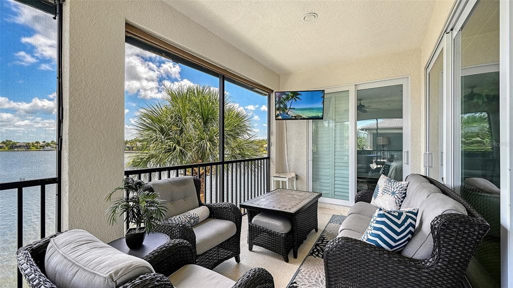 1041 RIVERSCAPE STREET 1041 photo 18