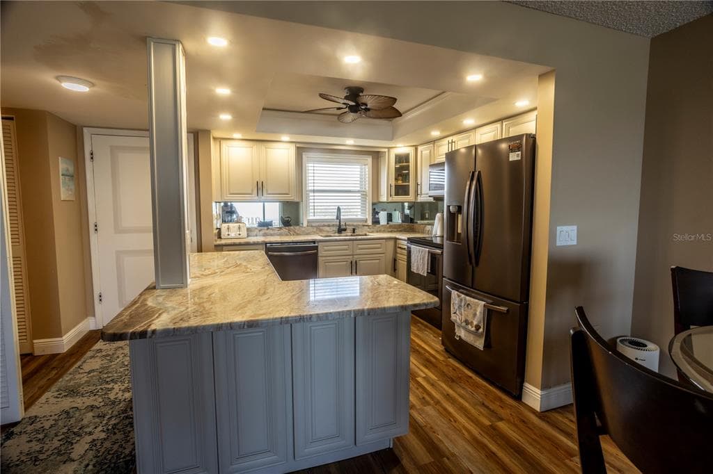 4525 COVE CIRCLE 1107 photo 2