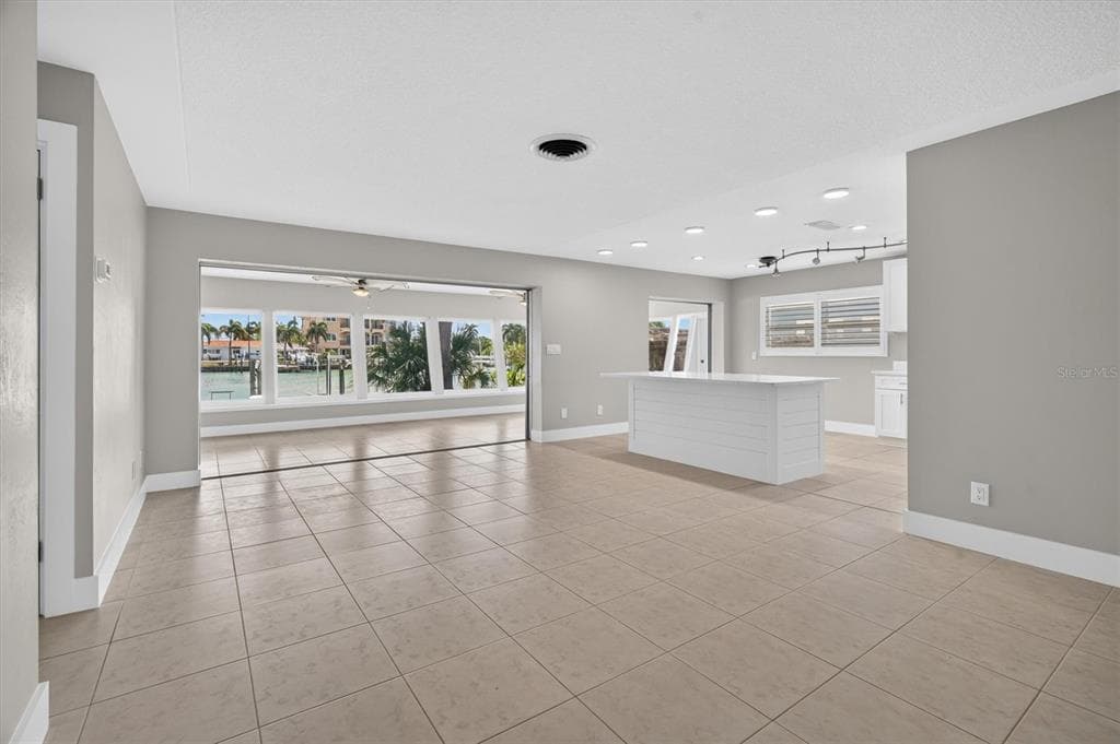 541 LILLIAN DRIVE photo 13