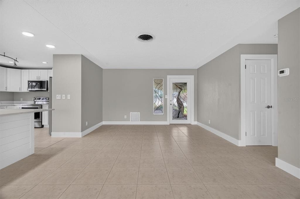 541 LILLIAN DRIVE photo 12