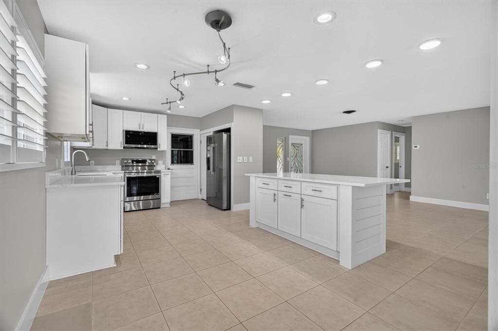 541 LILLIAN DRIVE photo 20