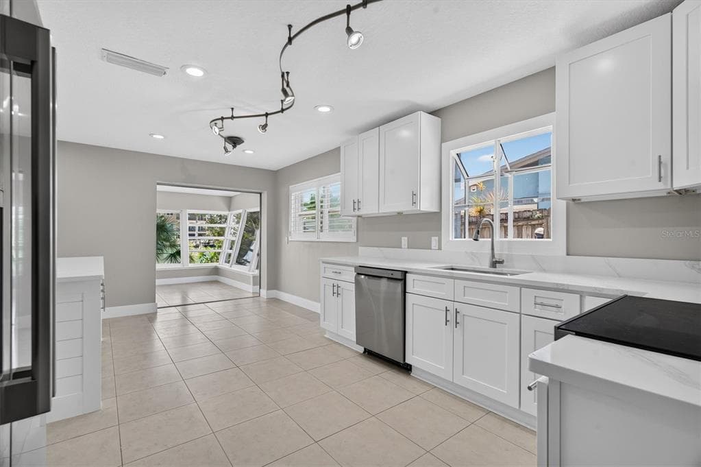 541 LILLIAN DRIVE photo 19