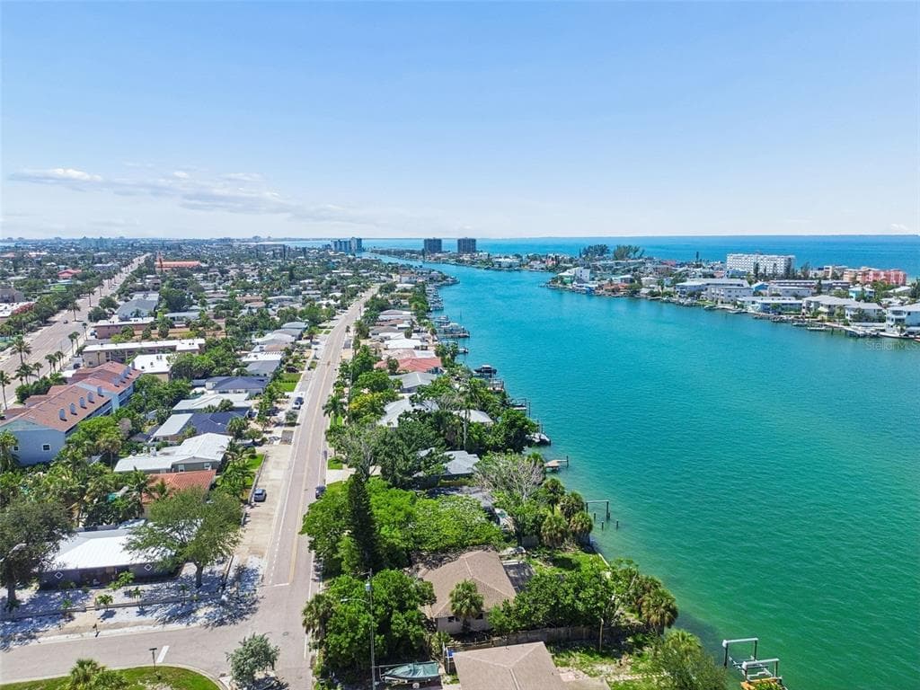9300 GULF BOULEVARD photo 12