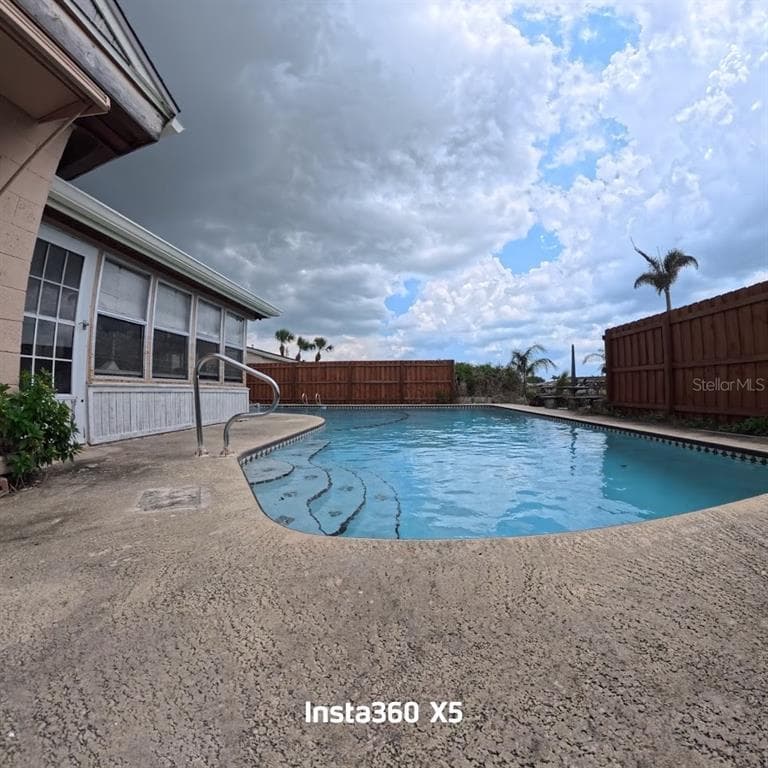395 BACARDI DRIVE photo 16