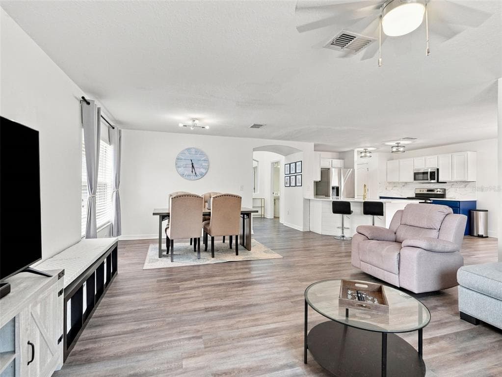 12607 CHENWOOD AVENUE photo 5
