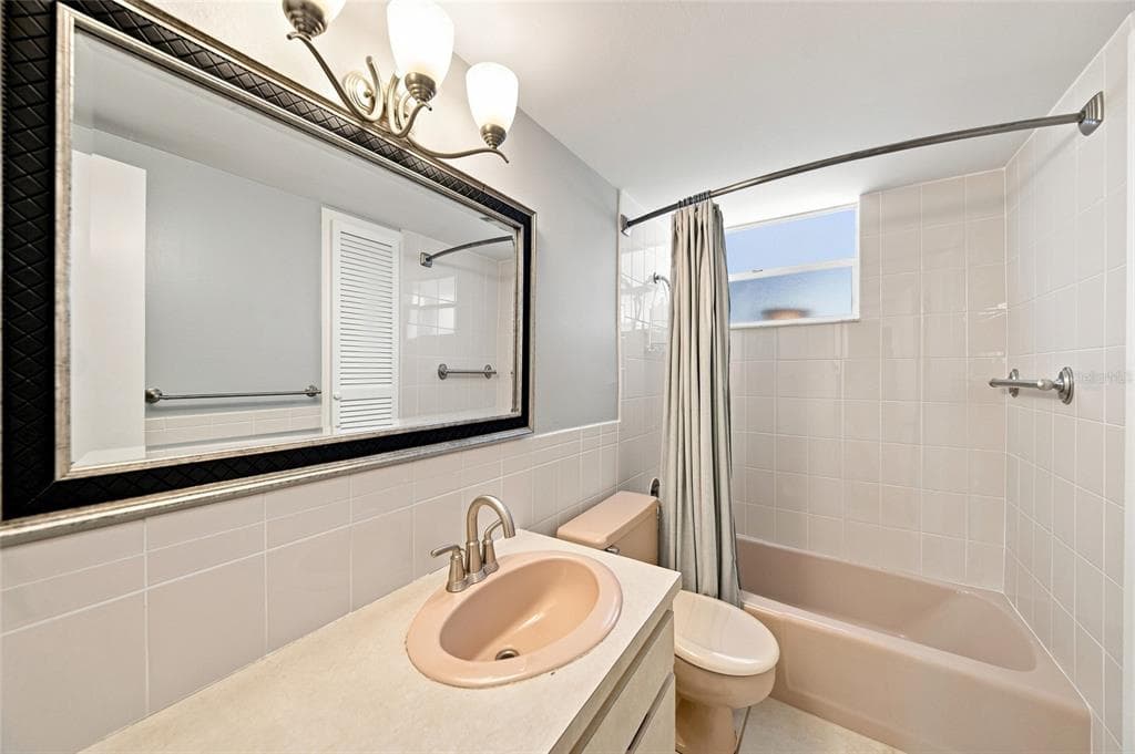 4370 CHATHAM DRIVE 304 photo 24