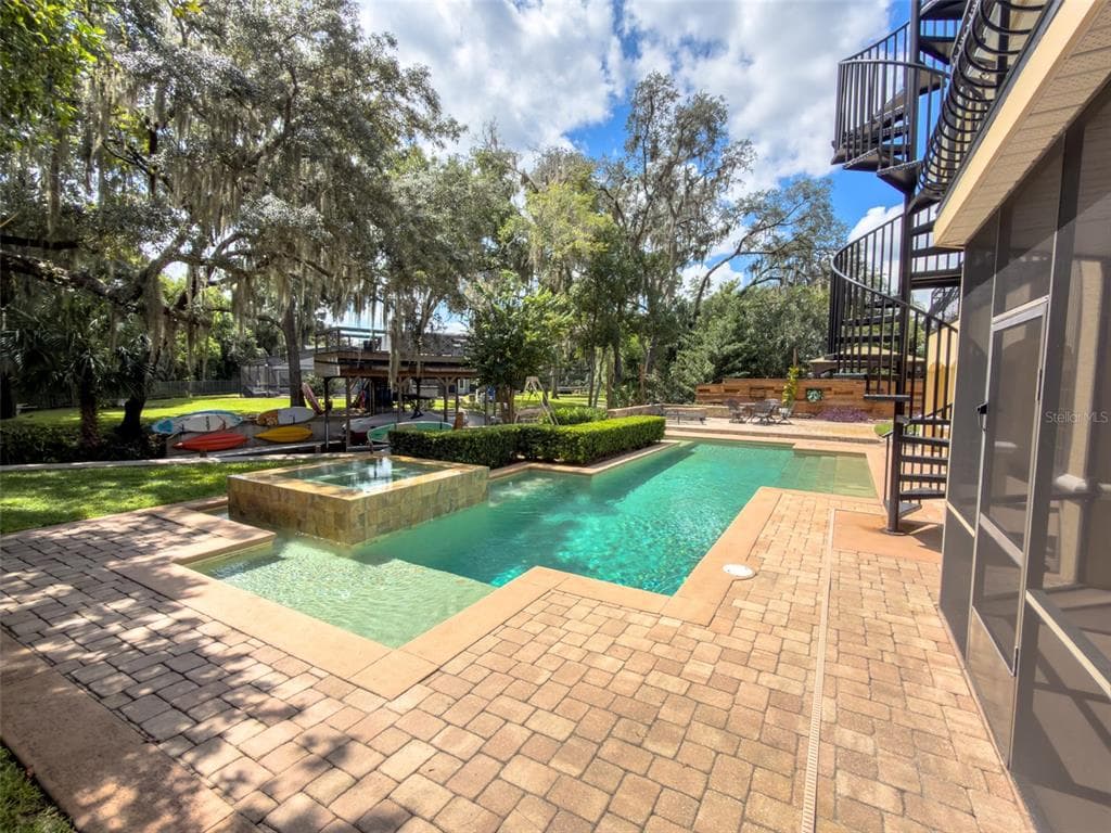 2261 POINSETTIA DRIVE photo 8