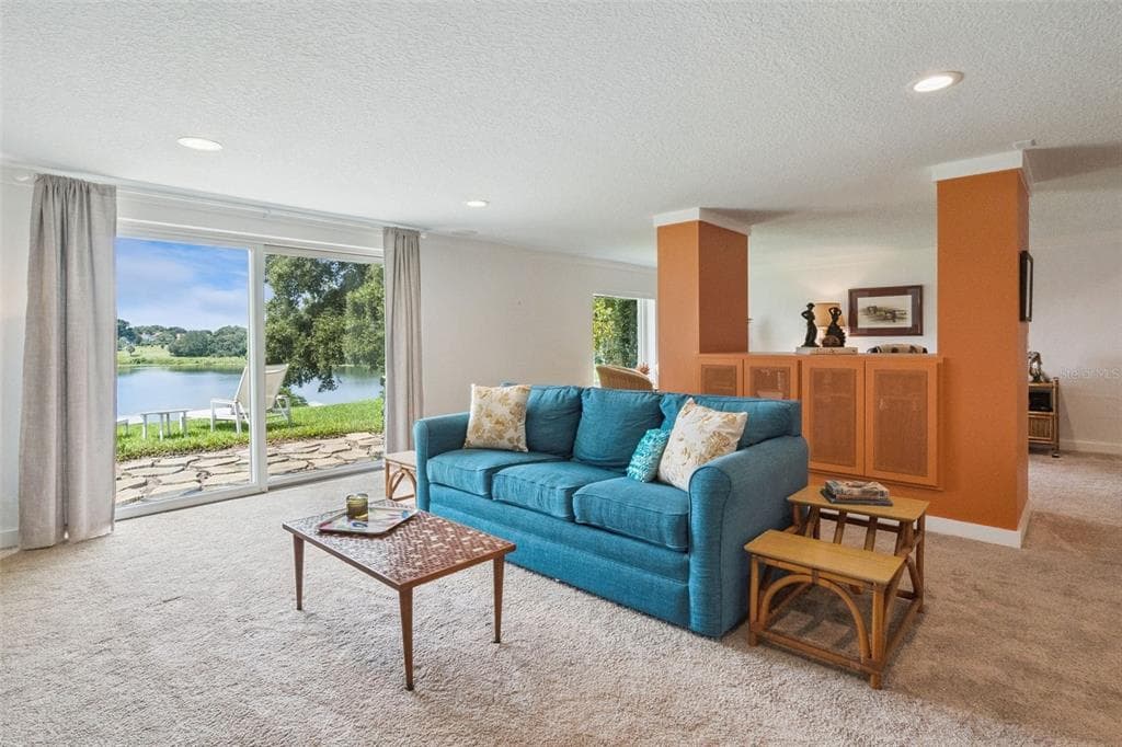 2422 TOPPING PLACE photo 16