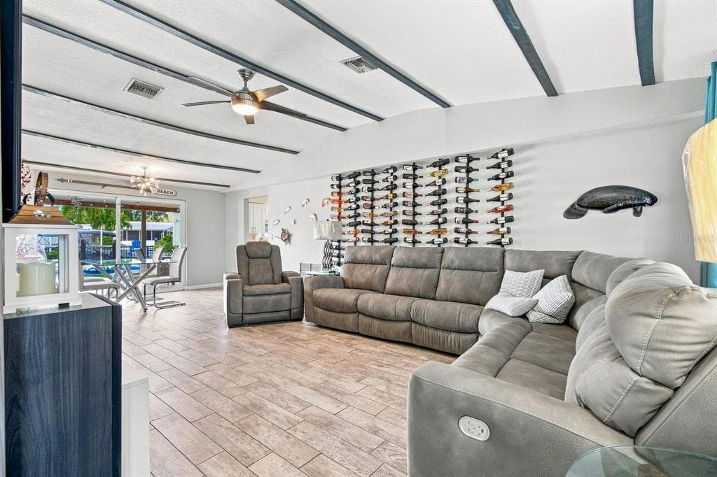 1324 CHANCELLOR DRIVE photo 8