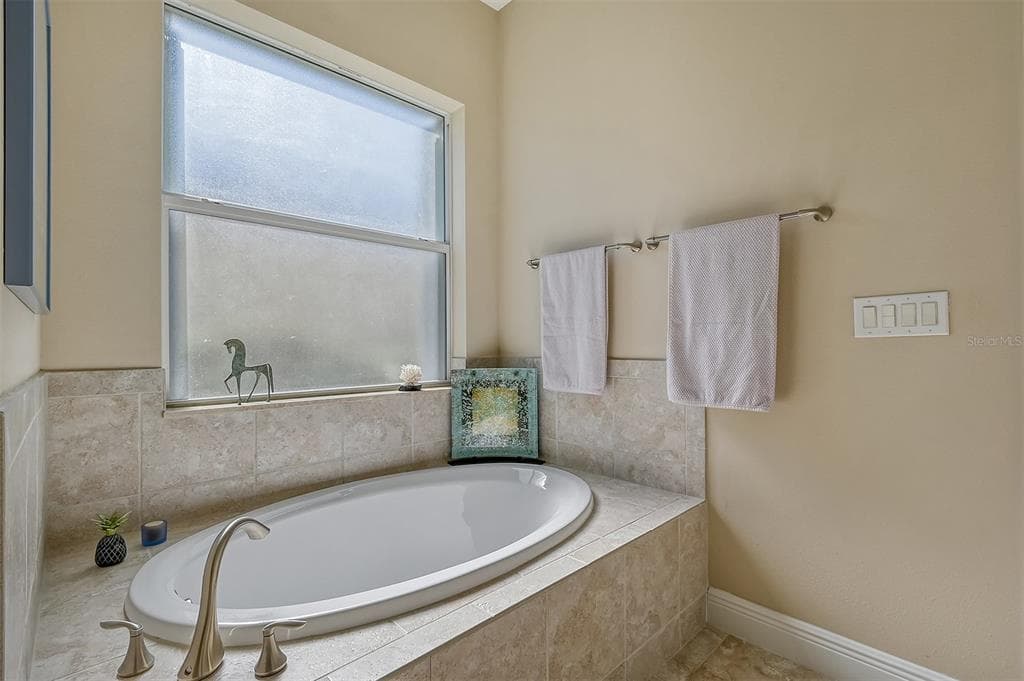 1014 OVERLOOK COURT photo 21