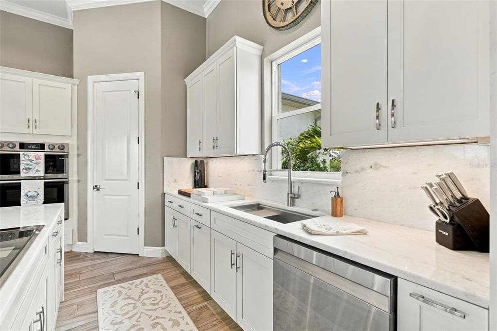 13284 AMARYLLIS CIRCLE photo 9