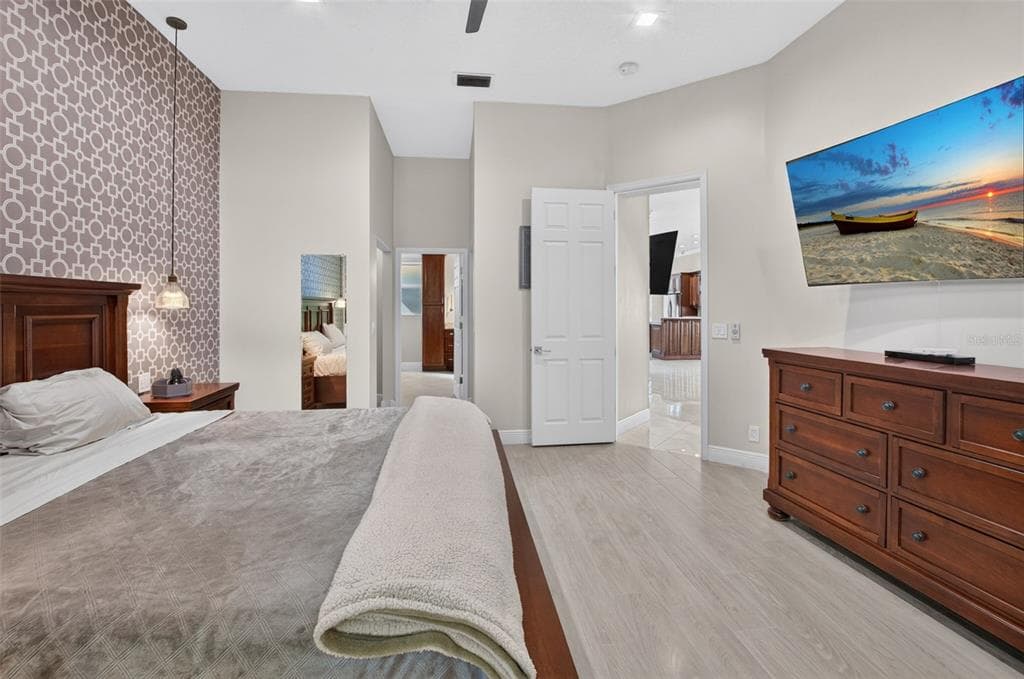 5351 VENTURA DRIVE photo 18