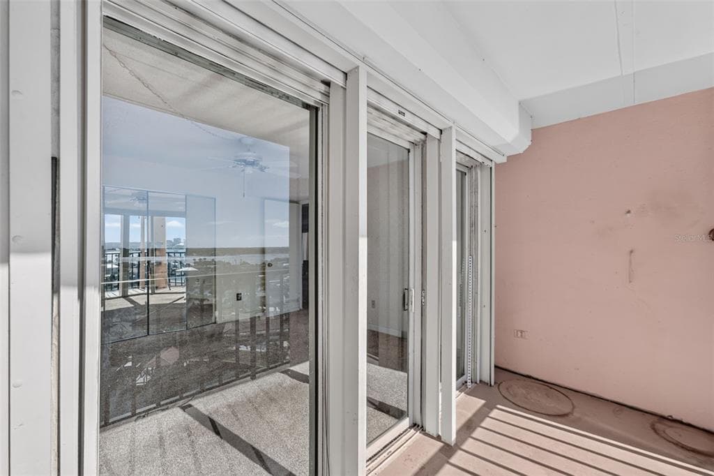51 ISLAND WAY 1100 photo 23