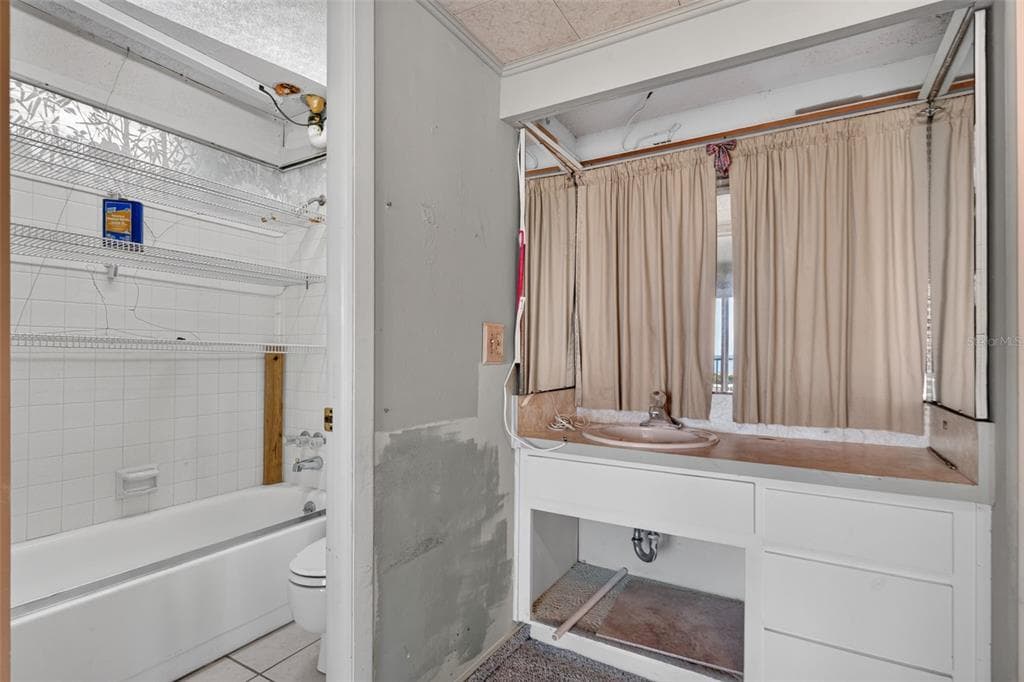 51 ISLAND WAY 1100 photo 21