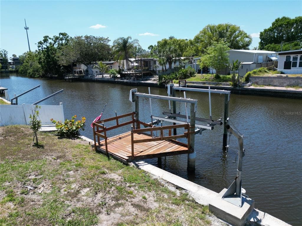 5812 LIVERPOOL DRIVE photo 18