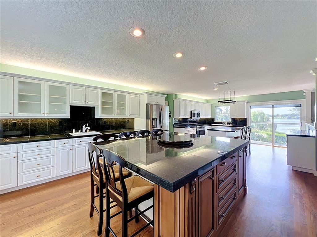 1800 COUNTRY CLUB DRIVE photo 24