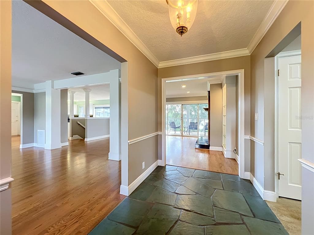 1800 COUNTRY CLUB DRIVE photo 14