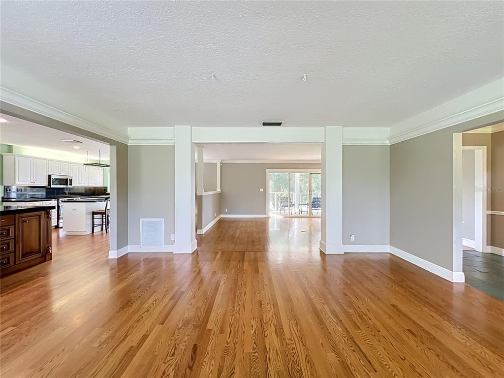 1800 COUNTRY CLUB DRIVE photo 18